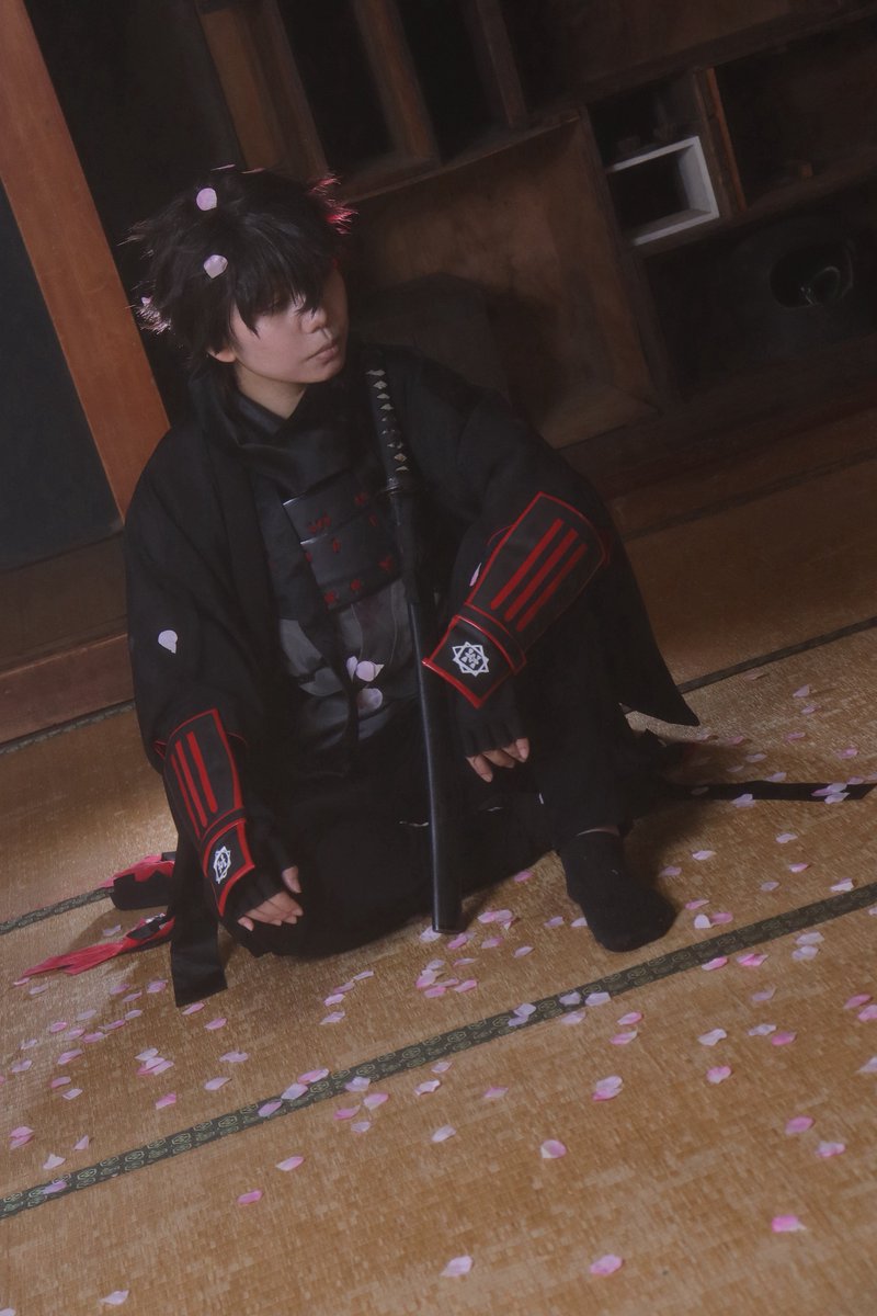 S_cos82's tweet photo. ※cos 刀剣
肥前忠広極

［その後］

…見てんじゃねぇ。

📸ｺﾙｸさん @Cooor_k234 

#すぴせちあの誕生日を一緒に過ごすのは君だ本丸1122 https://t.co/Bg9gNnGNvZ