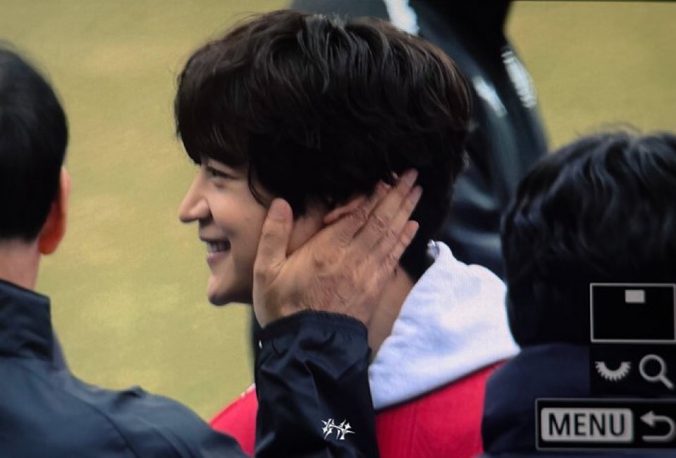 lovesymptom's tweet photo. minho really is the epitome of youngest child https://t.co/2xCVvObVyT