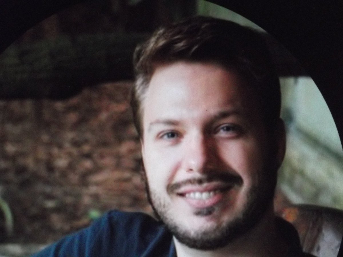 Moeder zoekt haar zoon politie helpt niet omdat hij volwassen is en niet geestelijk ziek is. Zoek mijn zoon Danny 31 jr. laatst bekende woonplaats stad Groningen AUB HELP EEN ZEER ONGERUSTE EN VERDRIETIGE MOEDER. 🙏
