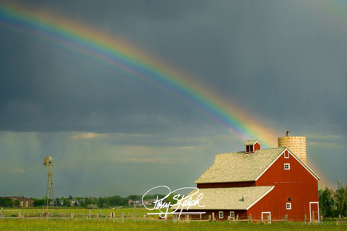 perryralph's tweet image. Let’s see you Barn pics #Barn 

“Red Barn Rainbow”

#Red #Rainbow #WxCO #NoCo