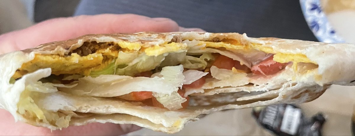 kawigs's tweet photo. @tacobell an absolute joke of a Crunchwrap, I miss the old tacobell https://t.co/564etpH39D
