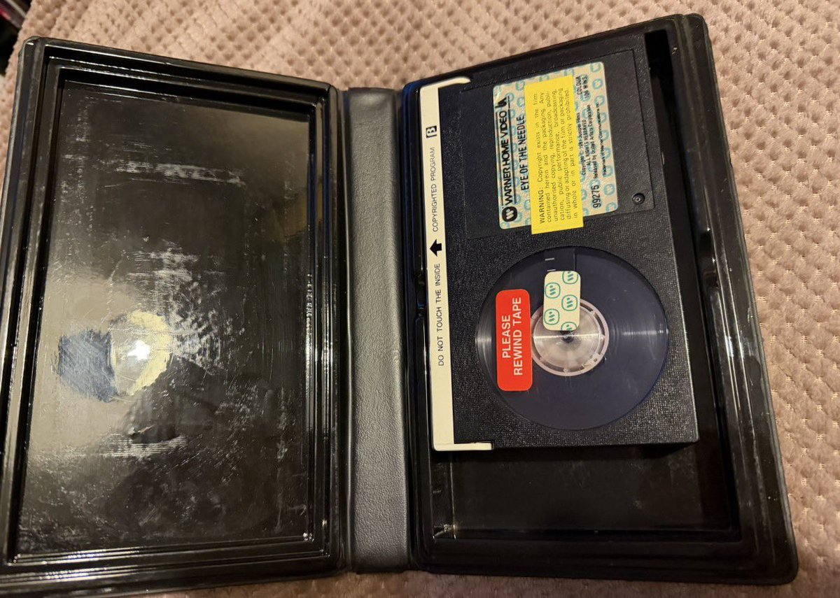 the4kCollectivE's tweet photo. VHS. Betamax. But do you remember Video 2000 ???
🧵 Thread 2/2
#VHS #BetaMax #Video2000 #TheChamp https://t.co/FuzEjNoKOI
