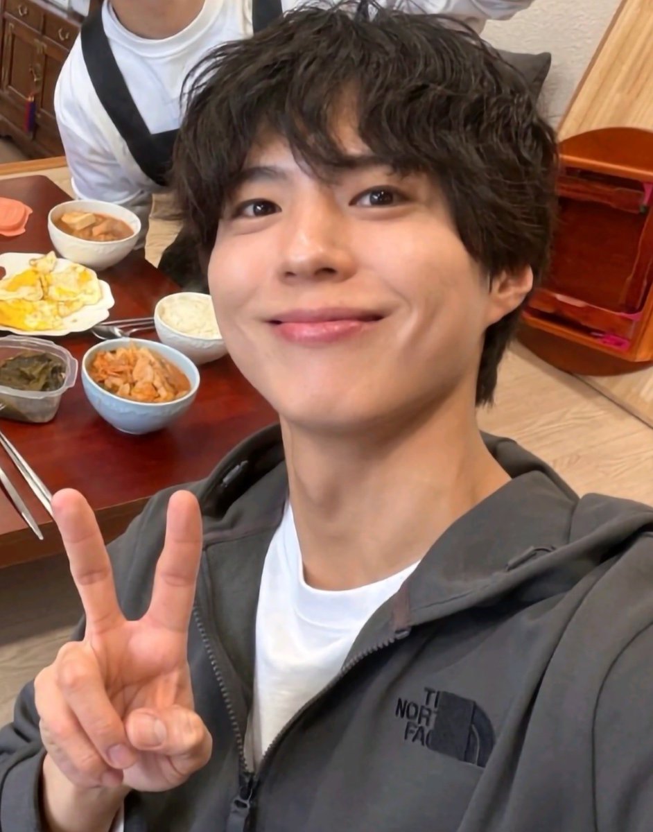 검모닝 🌄
반짝반짝 빛나는 
<a href="/BOGUMMY/">박보검</a> 🤍
축복 가득한 주일이 되길 😇✌️

#박보검 #행복해져라_얍 🪄🔮