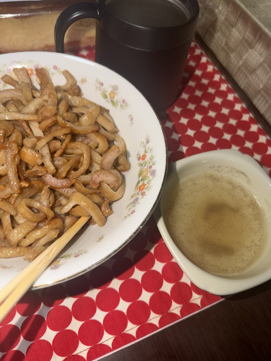cap0927baboy's tweet photo. 朝から　つれあいより
「イリカスタベタイ」の指令
というわけで
フィリピン🇵🇭にもある
いりかす
はいはい
400g 煎りますよ
フィリピンの酢をつけて
しっかり食べてください🤣

#いりかす
#あぶらかす
#煎じ肉
#徳島
#たけるん
#イリカス工房
@takerunbox https://t.co/bkQ39O6YsP