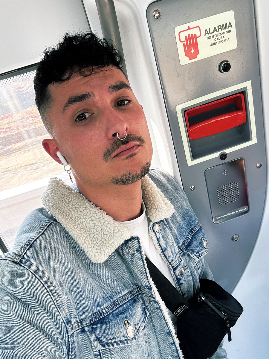 Anthony Senén 👓 tweet media