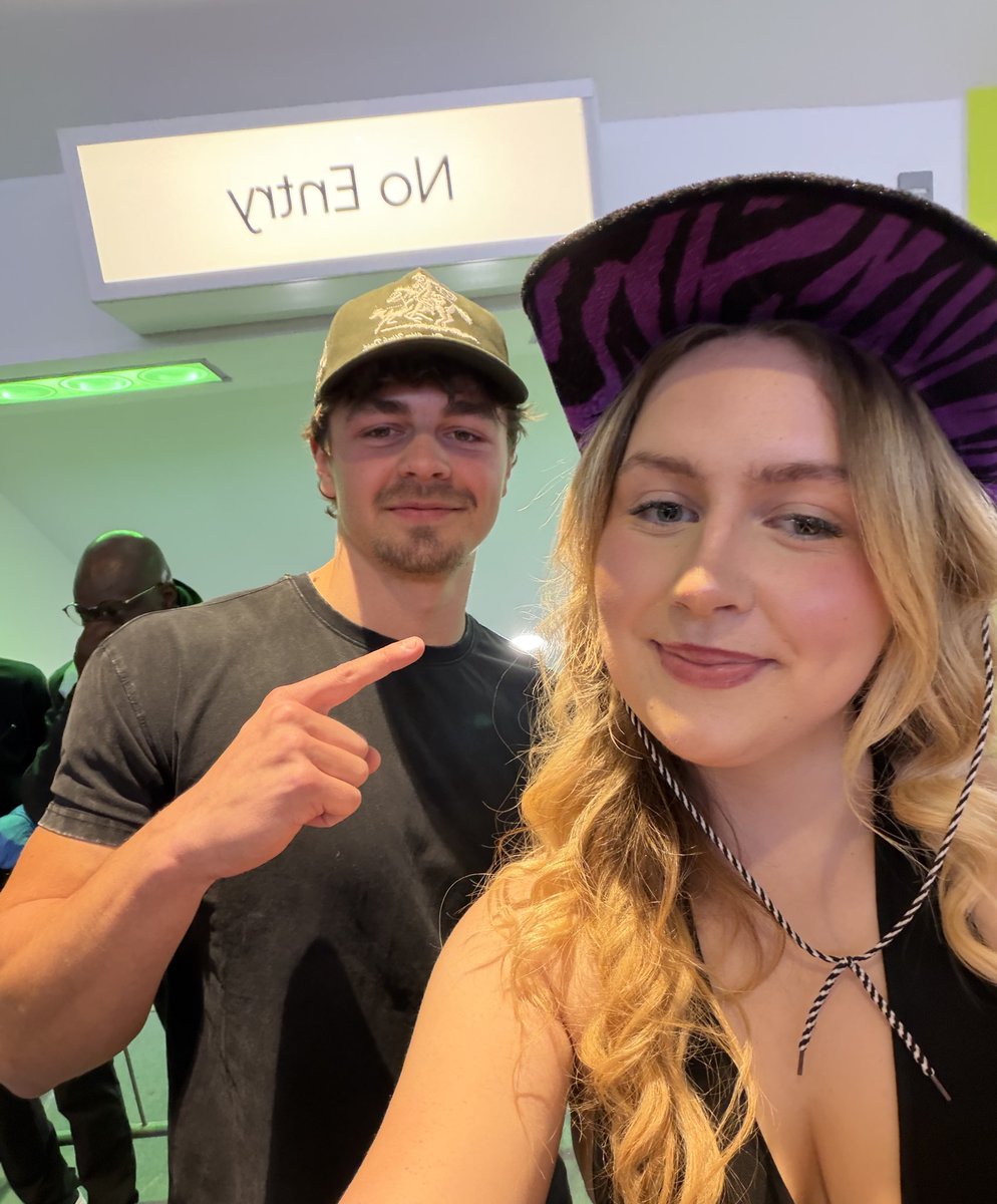 cait¹ 💋 tweet media