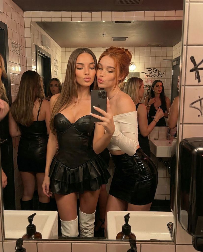 fitsandybavaria's tweet image. Power in the mirror: Self-love, style und pure Lebensfreude! ✨💖 #mirrorselfie #fitgirl #partyvibes