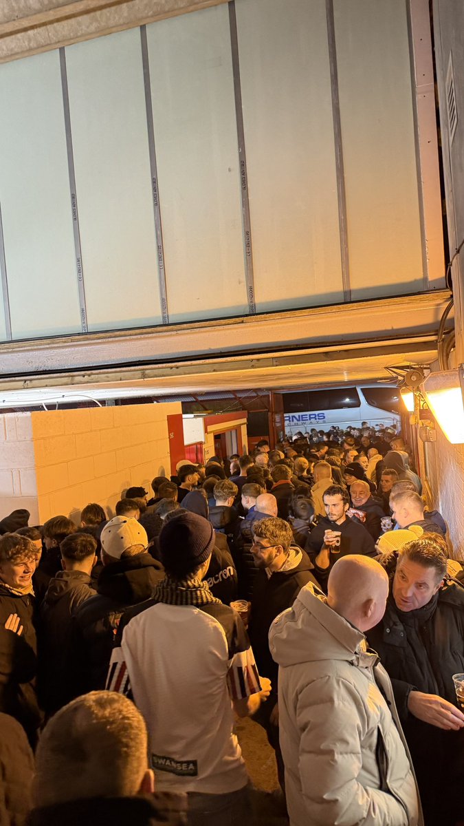 H 🦢🏴󠁧󠁢󠁷󠁬󠁳󠁿✈️⚽️🎸 tweet media