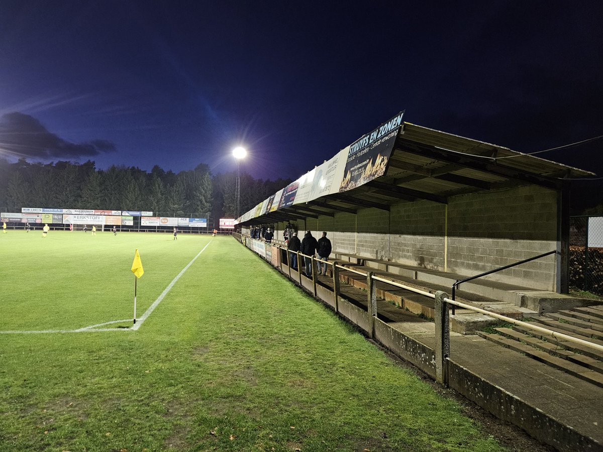 Dutch Non-League Dog tweet media