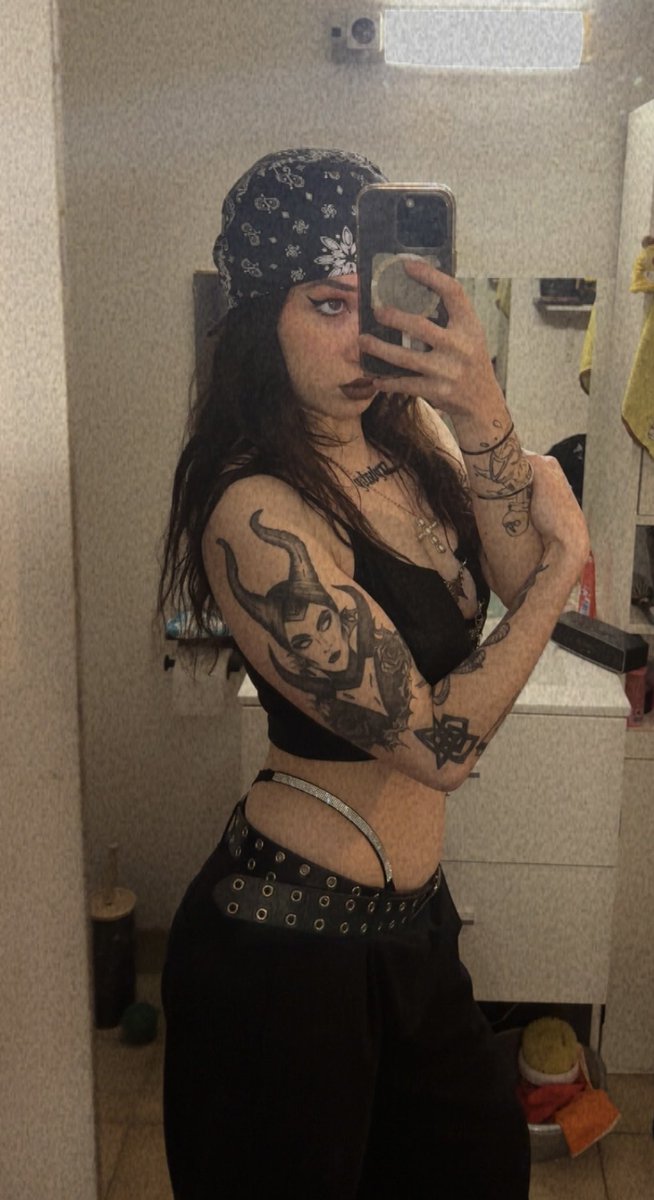 ⚢ 𝓑𝓐𝓑𝓨𝓓𝓞𝓛𝓛 ☮︎ ( fan account nicotine) tweet media