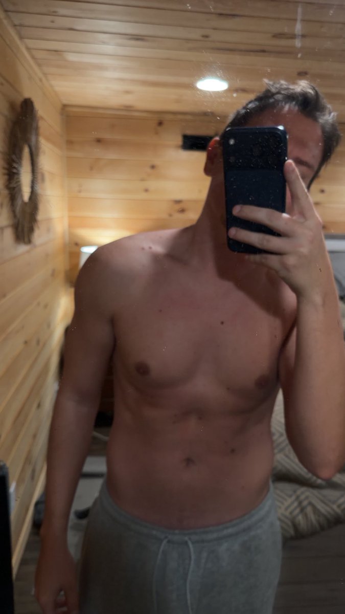HunterBrooks94's tweet photo. Gym is paying off 🤭 https://t.co/eJzeQxv1Xe