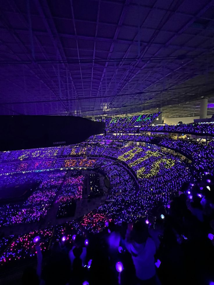 Anna34070816's tweet photo. A crazy idea for BTS tour or a plan? 
What if organized a massive stadium surprise and sang a song together?
 Europe has been waiting for so long, let's make this unforgettable. 
 Imagine the look on their faces when they hear us singing as one.
​Is it possible to pull this off? https://t.co/57GpFLa5nd