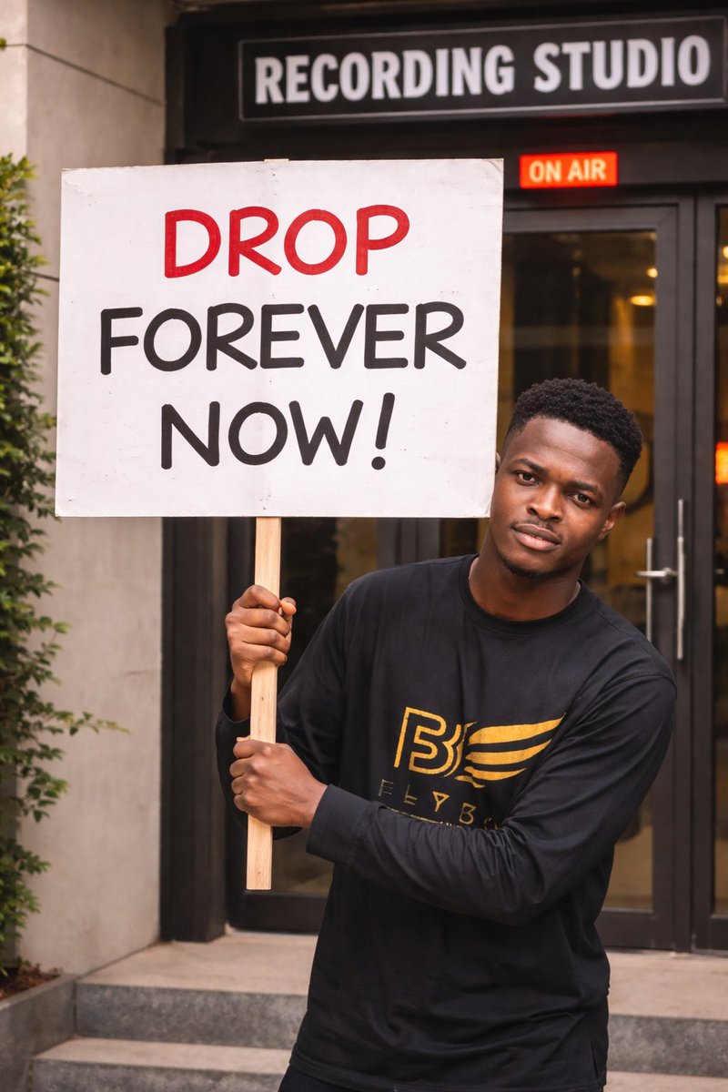 ola_bode42's tweet image. Day 3 of begging Kizz Daniel to drop FOREVER 😭🚶🏾‍♂️  

I’m now outside the studio… this is a peaceful protest.  🪧 

@KizzDaniel , i no go rest until you drop this song 😭🙏  

#DropForever #Vado #Day3