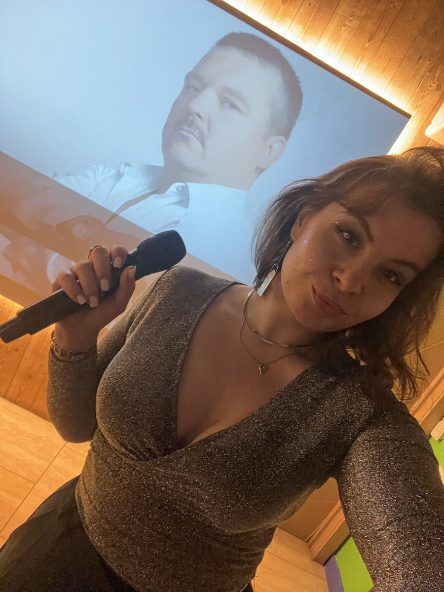 mari___yaaaa's tweet photo. Знакомый мужик выложил видео как едет за рулем под владимирский централ 
Считаю что это было персонально для меня https://t.co/UTr3Rktrx9