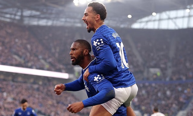 The Independent tweet media