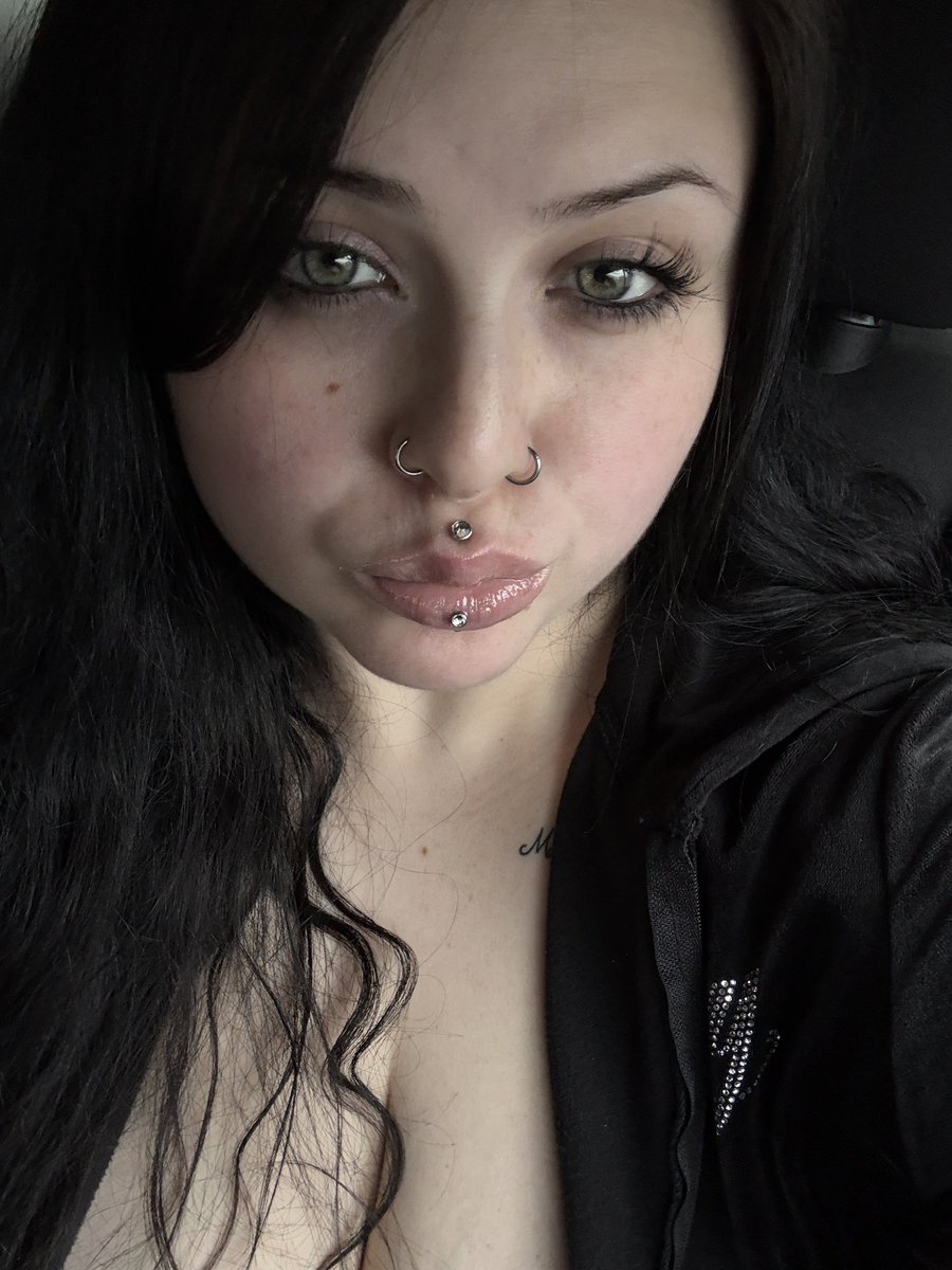 rainyplanets's tweet photo. First to watch my story but don’t like me, bitches weird. https://t.co/kCjUZJd9m5