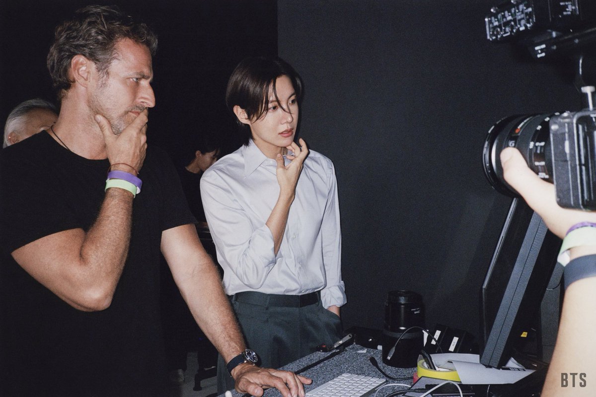 BTS_Thailand's tweet photo. [📸] BTS 'ARIRANG' Album Photoshoot Sketch - #jhope 

🔗 https://t.co/rJc34910lm

#BTS #방탄소년단 #BTS_ARIRANG
#BTS_SWIM #KEEPSWIMMING https://t.co/UzSaRkNtL8