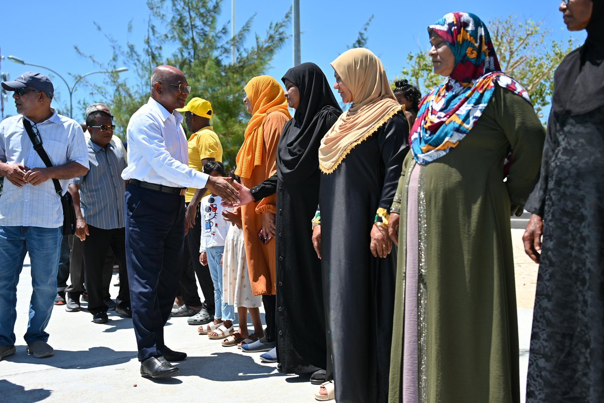 adduXfiles's tweet photo. #HappeningNow
MDP Raees @abdulla_shahid adhi MDP team local council inthihaabuge campaign ah AA. Ukulhas vadaigennevun maruhabaa dhannavan mulhi nikumehjje Ukulhas ge minivan javvu ranreendhoo in jareevefa
#HeyvallaThayyaru
#GearUp
#LCE2026
#WDC2026
#VoteMD https://t.co/gZ354hYNg6