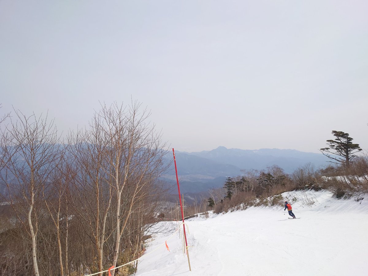 farm1028's tweet photo. オグナほたかスキー場

最終日でイベントいろいろやってた。
陽がそれなりに出でたけどリフト上2つのコースは締まった雪で滑りやすかったそれより下部はザクザク春スキー
どちらも滑りやすかったから楽しめた https://t.co/Kgb1y3clsi