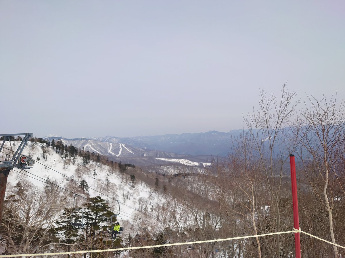 farm1028's tweet photo. オグナほたかスキー場

最終日でイベントいろいろやってた。
陽がそれなりに出でたけどリフト上2つのコースは締まった雪で滑りやすかったそれより下部はザクザク春スキー
どちらも滑りやすかったから楽しめた https://t.co/Kgb1y3clsi