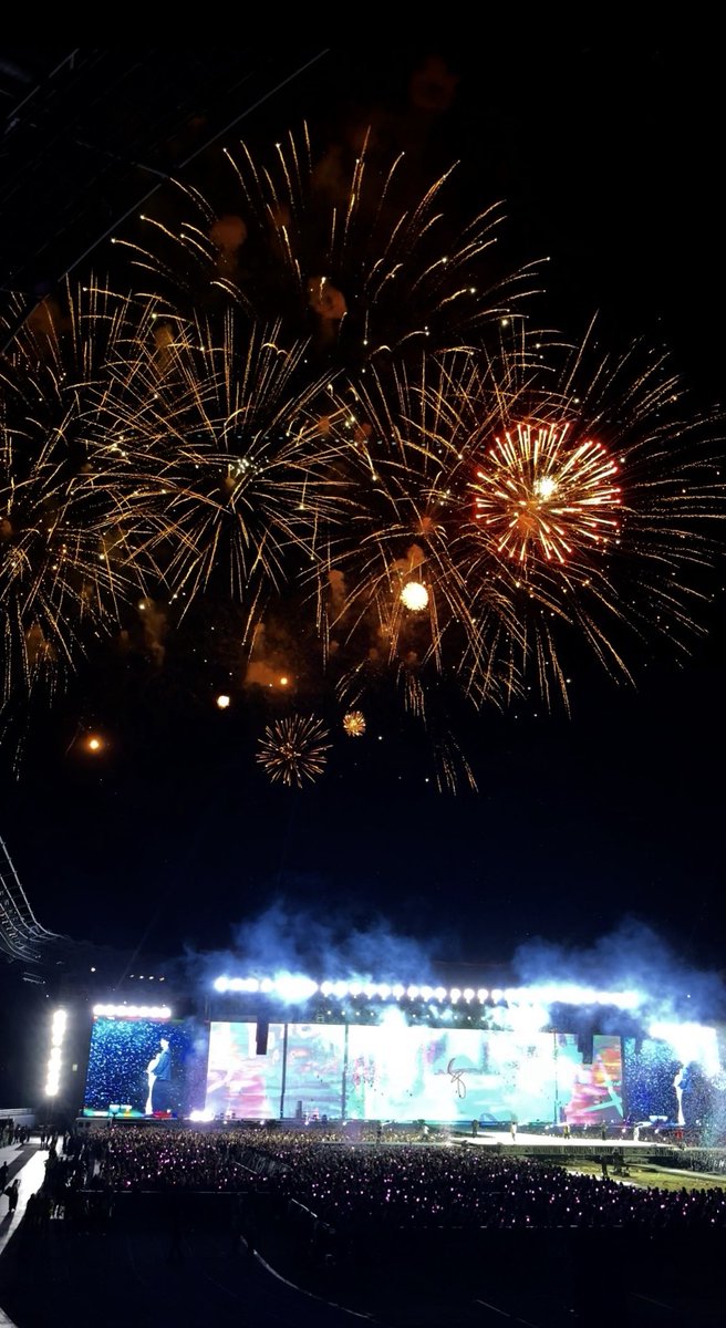 fireworks from last night’s concert! 🥹✨

seventeen new_ in bulacan