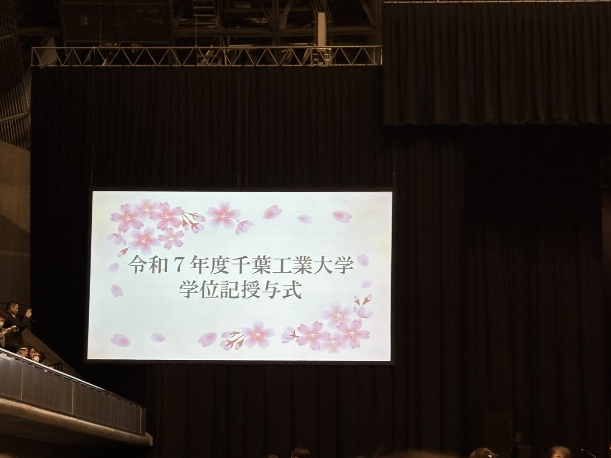 0210_KM's tweet photo. 卒業しました
4月から社会人なので頑張ります💪 https://t.co/7zHkuu5xJ9