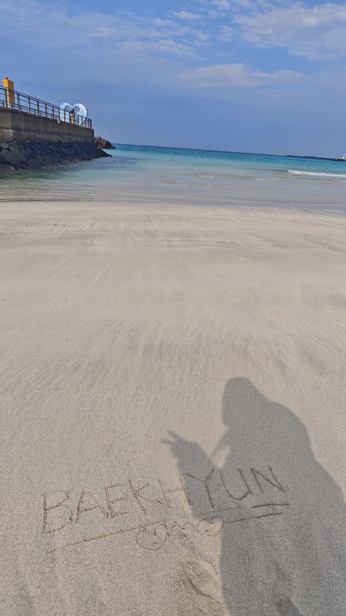 MengQ7777's tweet photo. #백현 오빠~ 제주도에 데려왔어요 #BAEKHYUN https://t.co/KYS8OfSegg