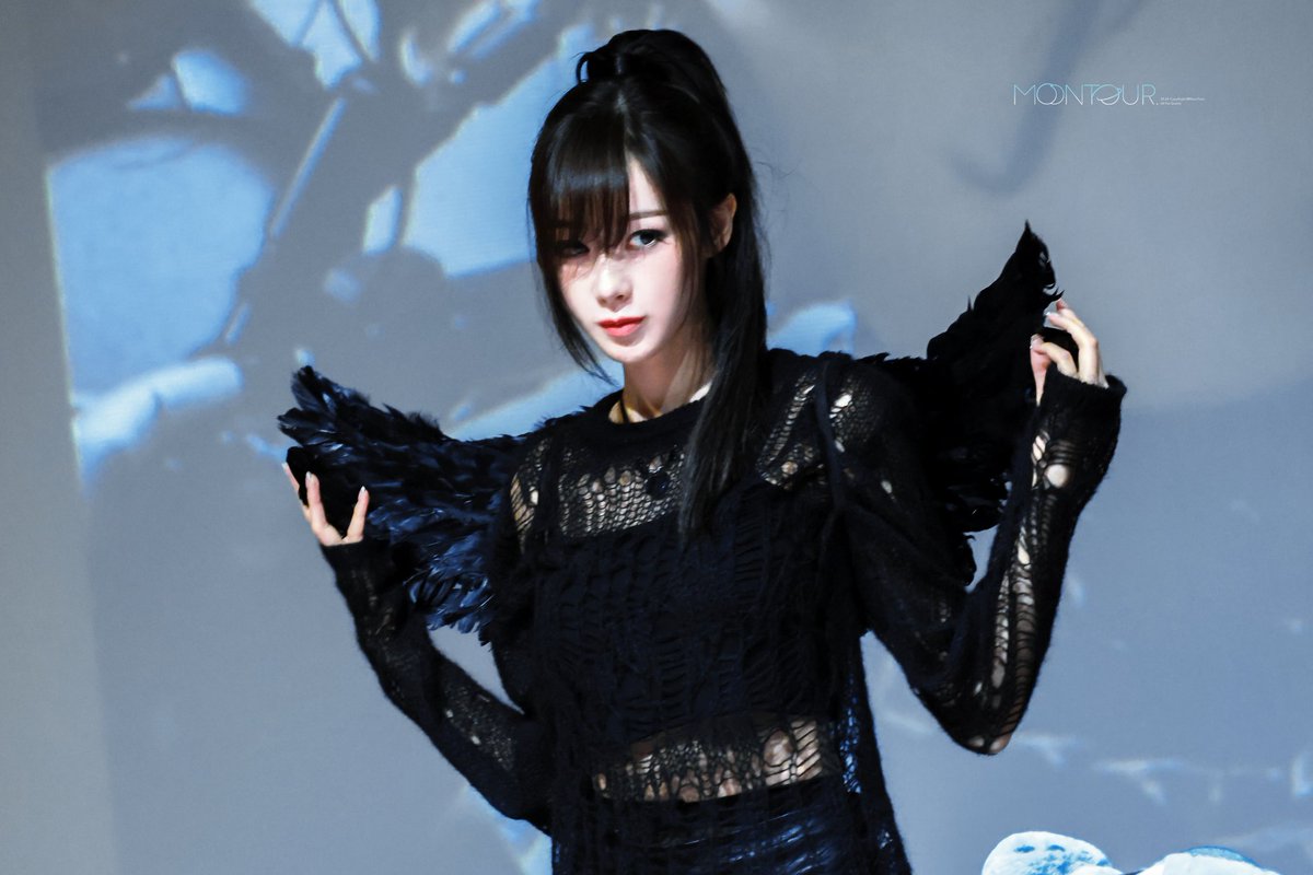 MoonTour. tweet media