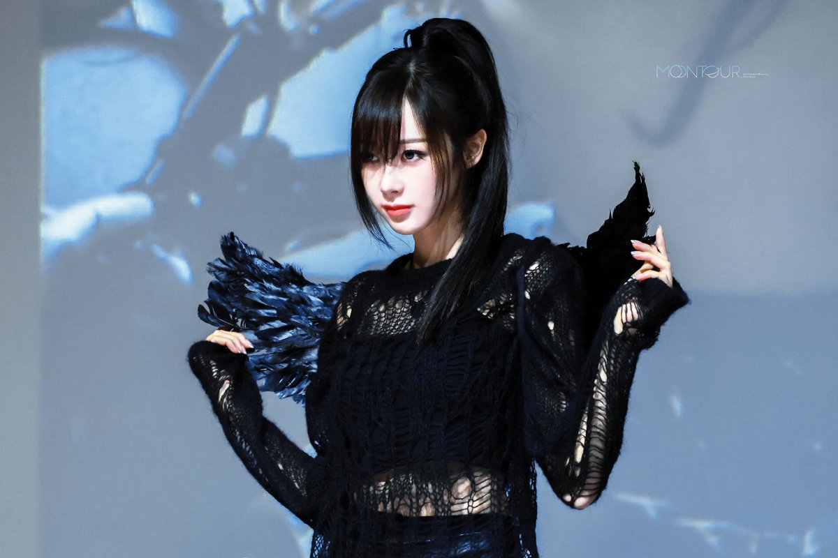 MoonTour. tweet media