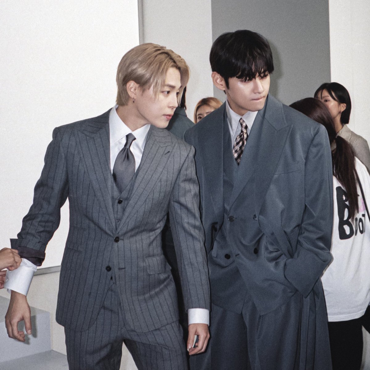 tae’s muscles⁷ tweet media