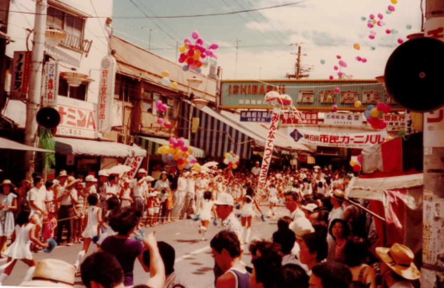 ＼ちょっと昔の石橋商店街／

アルバム見ていたら石橋商店街の昔の写真が出てきたので、少しづつ投稿していきます！