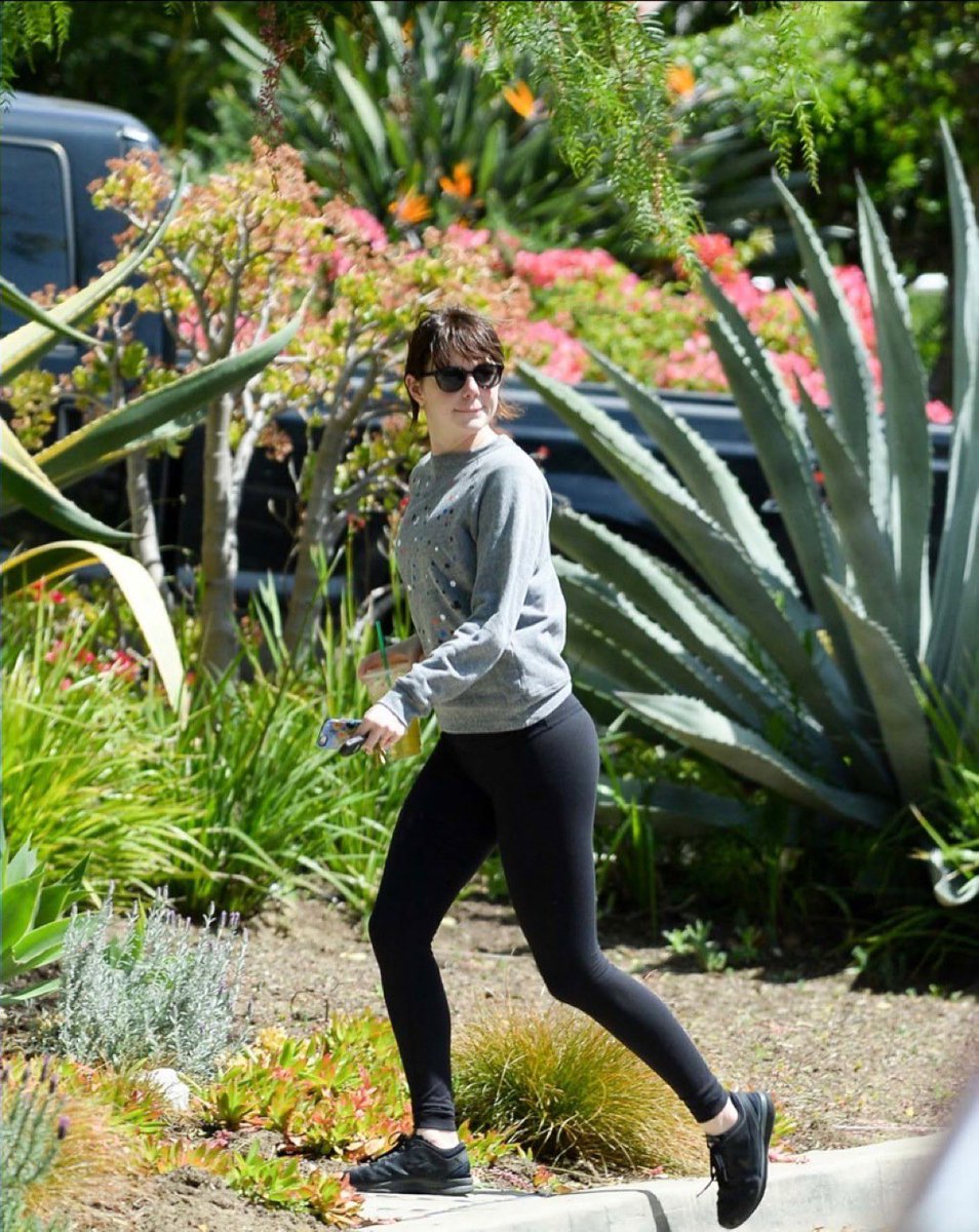 emma stone throwbacks| fan account tweet media