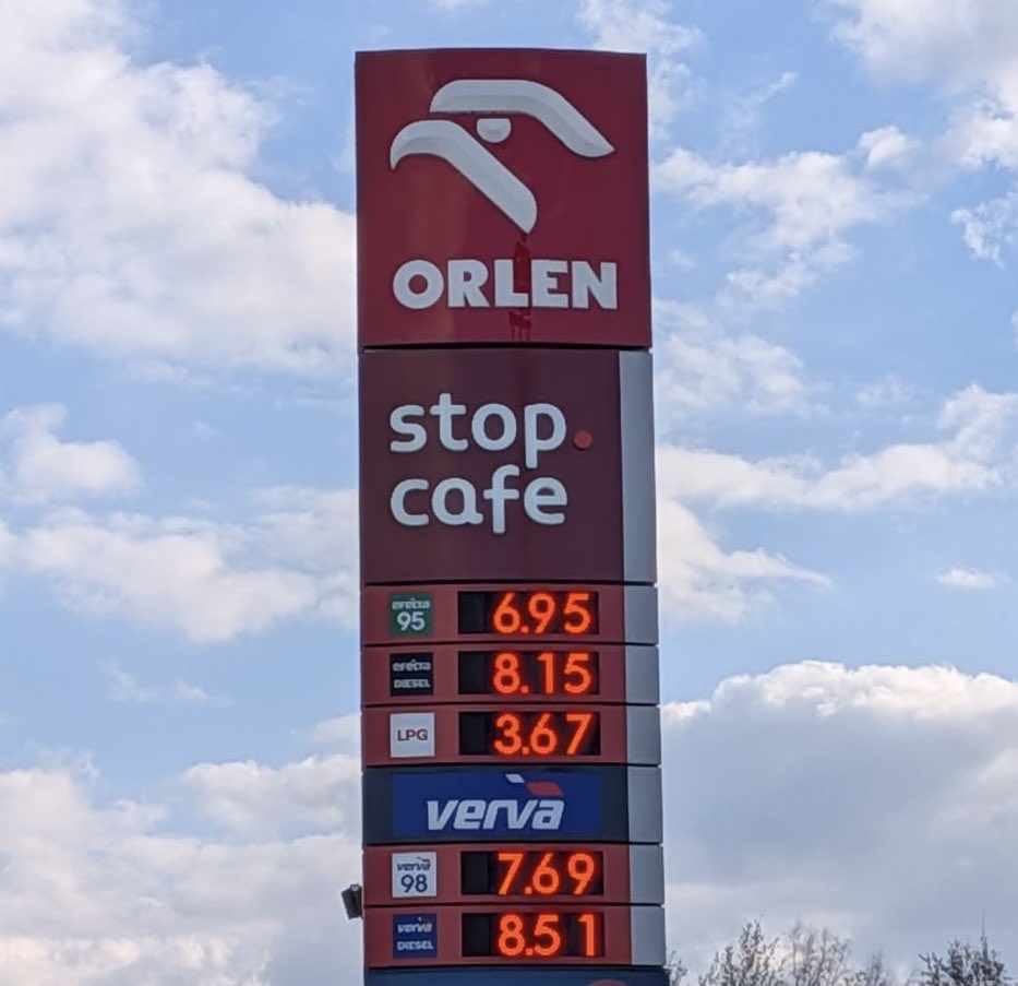 BartłomiejWróblewski tweet media