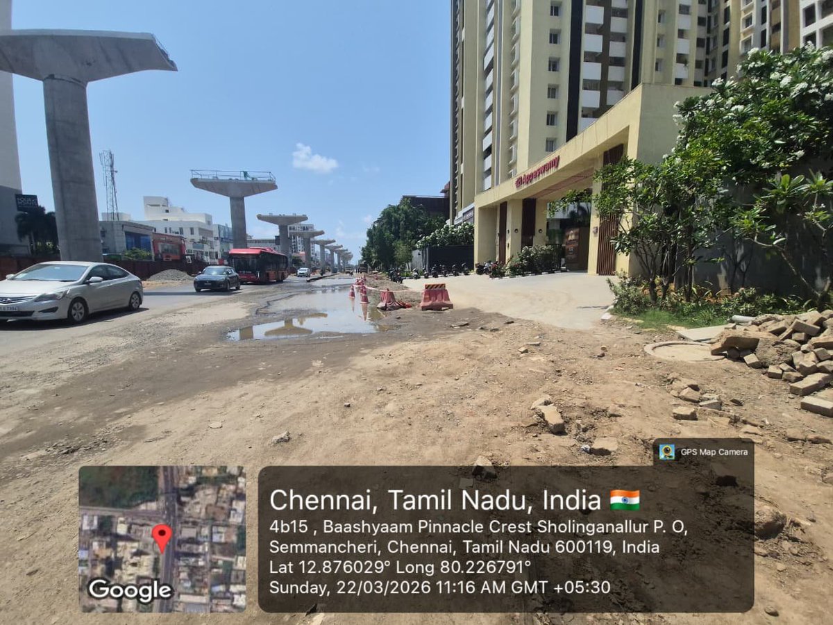 fomrra's tweet photo. This morn ~6:30 AM, 7 laborers + supervisor dug up road in front of Appasamy Splendour, #OMR entrance without #TNRDC/ @rdc_south @chennaicorp  permission. Fixing @RailMinIndia Connect cable (to @AdaniOnline Data Center) - Unauthorized &amp; illegal! #OMRInfra  - 1/3 https://t.co/Yx1eDAqWzT