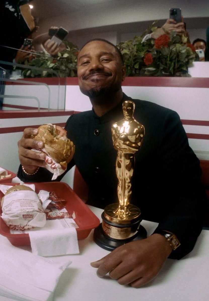 CINEMA505's tweet photo. Michael B. Jordan com seu Oscar de Melhor Ator. https://t.co/GHqWfDtpM9