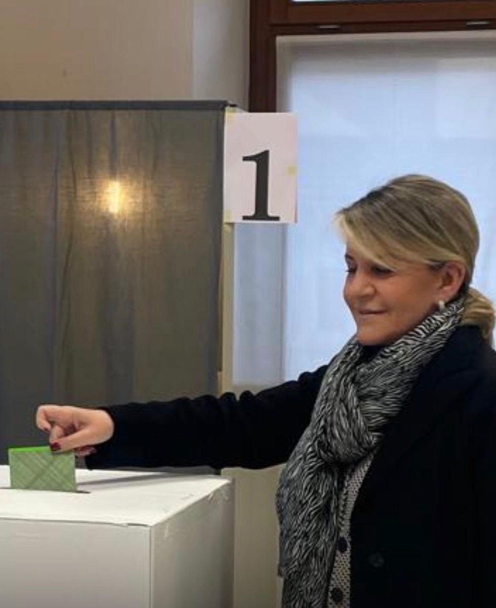 Si_Riforma's tweet photo. Claudia #Eccher, avvocato, consigliere laico del CSM e socia fondatrice del Comitato Sì Riforma, ha votato!

Ricordate di andare  a votare. I seggi sono aperti fino alle 23 e domani alle 7 alle 15.
Buon voto!

#referendum #riforma #giustizia https://t.co/b69V8a5GXw