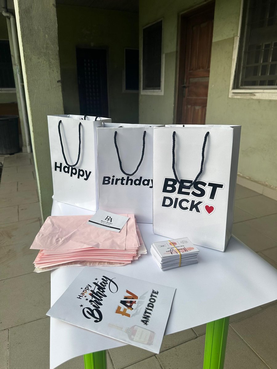 Rees_atelier's tweet photo. I make neat customised neat gift bags
#giftboxmakerinuyo
#akwaibom #paperbags https://t.co/0M0087gKJj