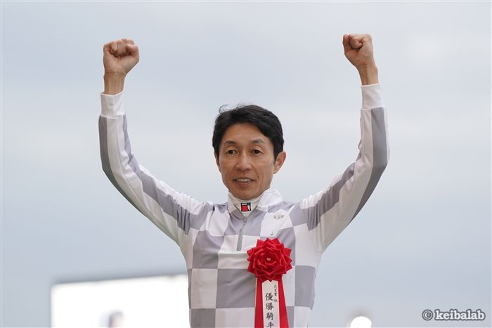 keibalab's tweet photo. 現役騎手JRA重賞勝利数
367勝 武豊騎手
190勝 横山典弘騎手
175勝 ルメール騎手
157勝 川田将雅騎手
116勝 岩田康誠騎手
112勝 M.デムーロ騎手
100勝 池添謙一騎手
96勝 柴田善臣騎手
88勝 戸崎圭太騎手
60勝 浜中俊騎手
55勝 内田博幸騎手
55勝 松山弘平騎手
50勝 幸英明騎手
https://t.co/N4OWFzNYLi https://t.co/kVgAmJCDtD