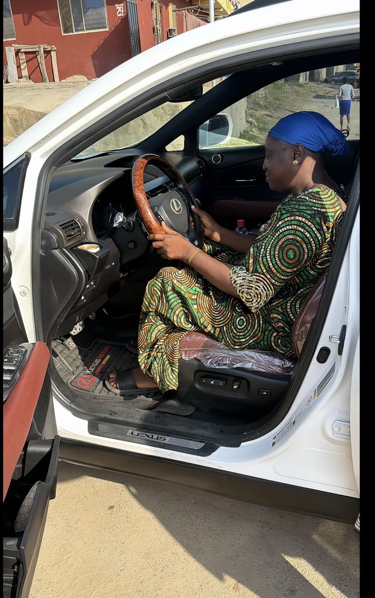 Cleverly 💐 tweet media