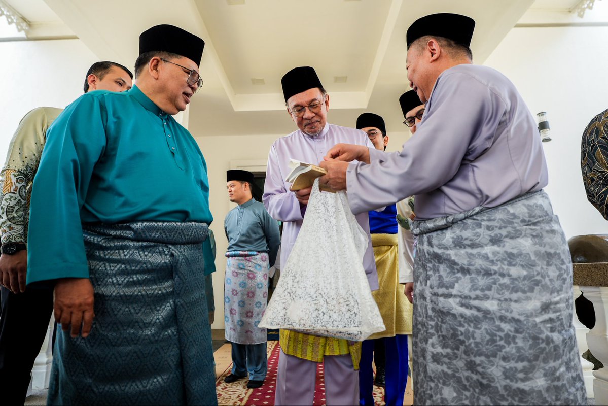 Anwar Ibrahim tweet media