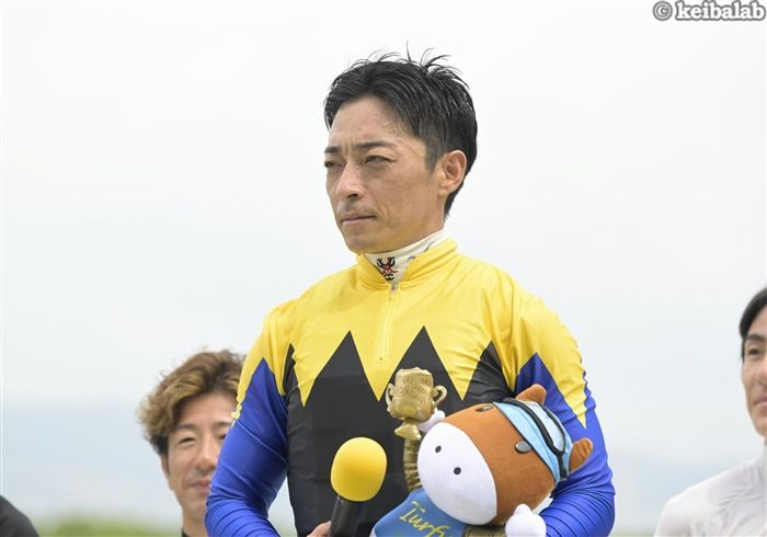 keibalab's tweet photo. 現役騎手JRA重賞勝利数
367勝 武豊騎手
190勝 横山典弘騎手
175勝 ルメール騎手
157勝 川田将雅騎手
116勝 岩田康誠騎手
112勝 M.デムーロ騎手
100勝 池添謙一騎手
96勝 柴田善臣騎手
88勝 戸崎圭太騎手
60勝 浜中俊騎手
55勝 内田博幸騎手
55勝 松山弘平騎手
50勝 幸英明騎手
https://t.co/N4OWFzNYLi https://t.co/kVgAmJCDtD
