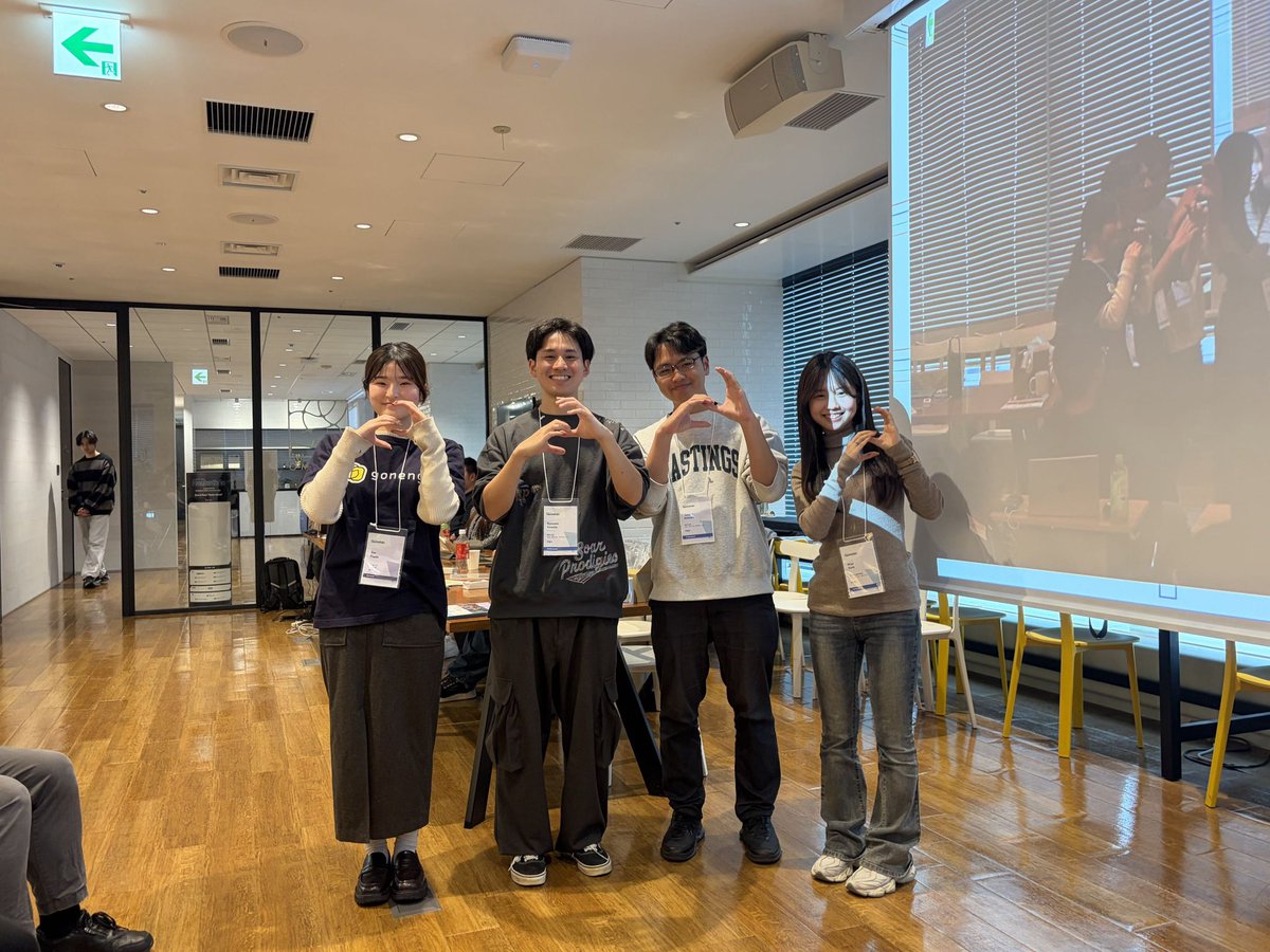 GDSC_osaka's tweet photo. ゴネンゴ様より賞を受賞されたDigixのみなさんです！
音楽でつながるという発想がすてきなプロダクトでした🎵
おめでとうございます🎊
#ゴネンゴ 
#GDGoCJPHack 
#gdgocosaka https://t.co/xuG6aOY9SR
