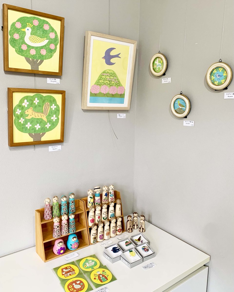 ギャラリーuminecoさんにて開催の
「小さな世界展」昨日無事終了しました。
お越し下さった方々、気にかけて下さった方々、
オーナーの <a href="/MaiSuzno/">鈴野麻衣｜Illustration & GraphicDesign</a>  さん、
参加作家の皆さんありがとうございました！

大好きな地元大磯のギャラリーで、素敵な作家さん達とご一緒できてとても嬉しかったです！