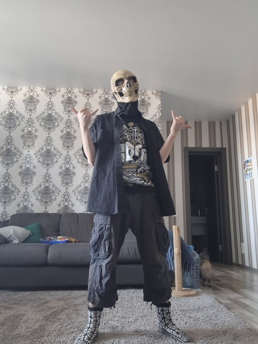 I still working as operator in amusement park
I. Hate. People.

But at least I finally made outfit I've dreames of. Grim Reaper, but Y2K (don't look at the socks)