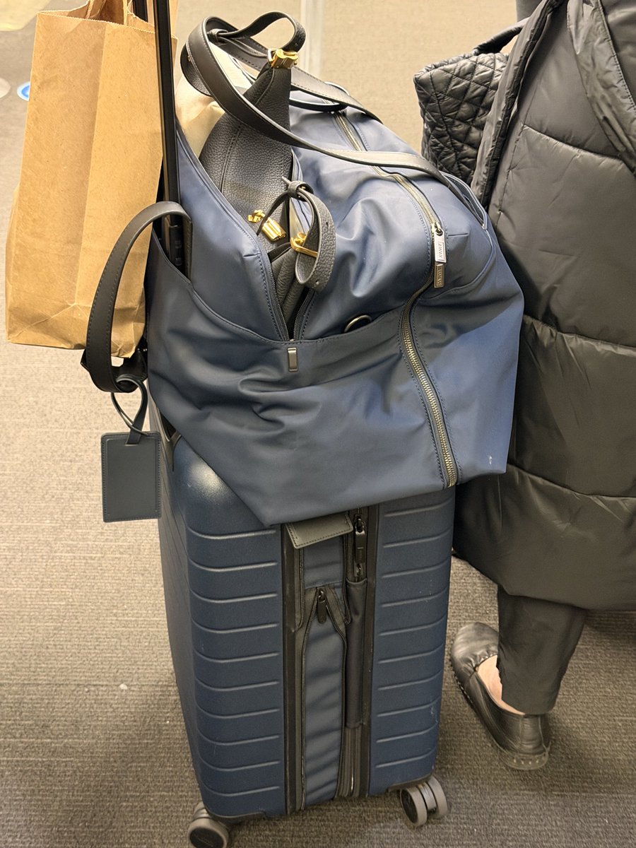 _Not_Relevant's tweet photo. - @united : One approved carry on, and one personal item for under your seat.
- Her: 

UA2416 SFO>EWR https://t.co/KXpeYEN8Cx