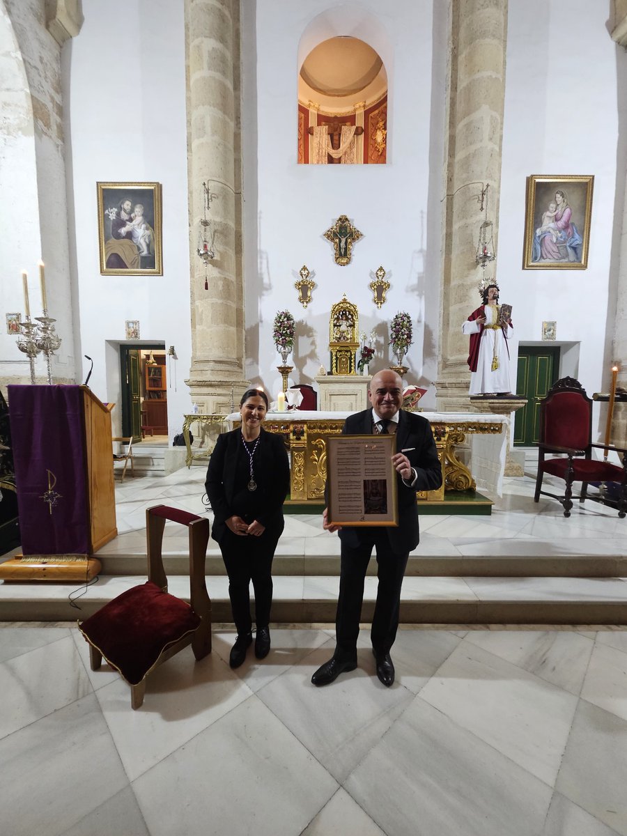 Angustias1911's tweet photo. El Santísimo Cristo de la Buena Muerte y Nuestra Señora de las Angustias ya se encuentran en la Iglesia de la Inmaculada Concepción, Compañía de María O.D.N., tras el solemne traslado.

Previamente, celebramos la Misa de Nazarenos, pidiendo por todos los que participaremos en la Estación de Penitencia el próximo Jueves Santo.
Al finalizar la eucaristía la Capilla Musical @passioalmeriensis hizo entrega a la hermandad de las partituras del Himno de la Virgen de las Angustias adaptado a este estilo musical.

Gracias a todos los hermanos y devotos que nos acompañasteis en la noche de ayer 
#AngustiasSerHermandad