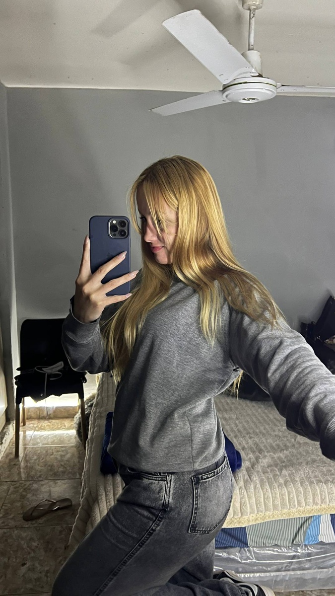 ms_yesterday7's tweet photo. follow me back for a surprise in your dms <3 https://t.co/xMhXE5YFfO