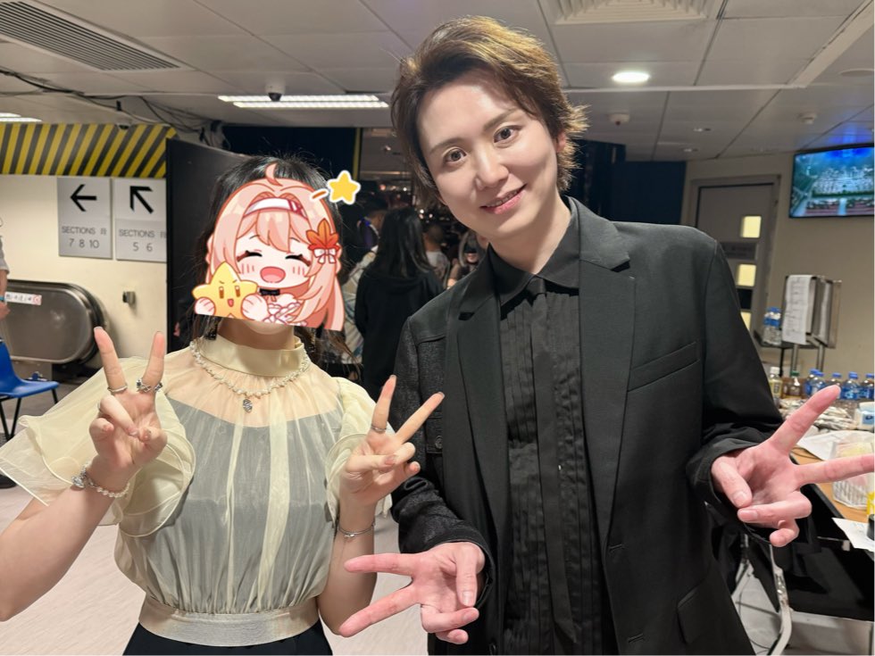 Akie0126's tweet photo. 主催者様、共演者の皆さま、オーケストラの皆さま、ありがとうございました！

初めての千人ホールでのステージ 
みなさんのペンライトがどこまでも続いていて、星空みたい。
こんなに幸せな瞬間があるんだなって。

これからも頑張ります！
また素敵な作品とステージをお届けできるよう励みます✨ https://t.co/C0P2u9IBdT