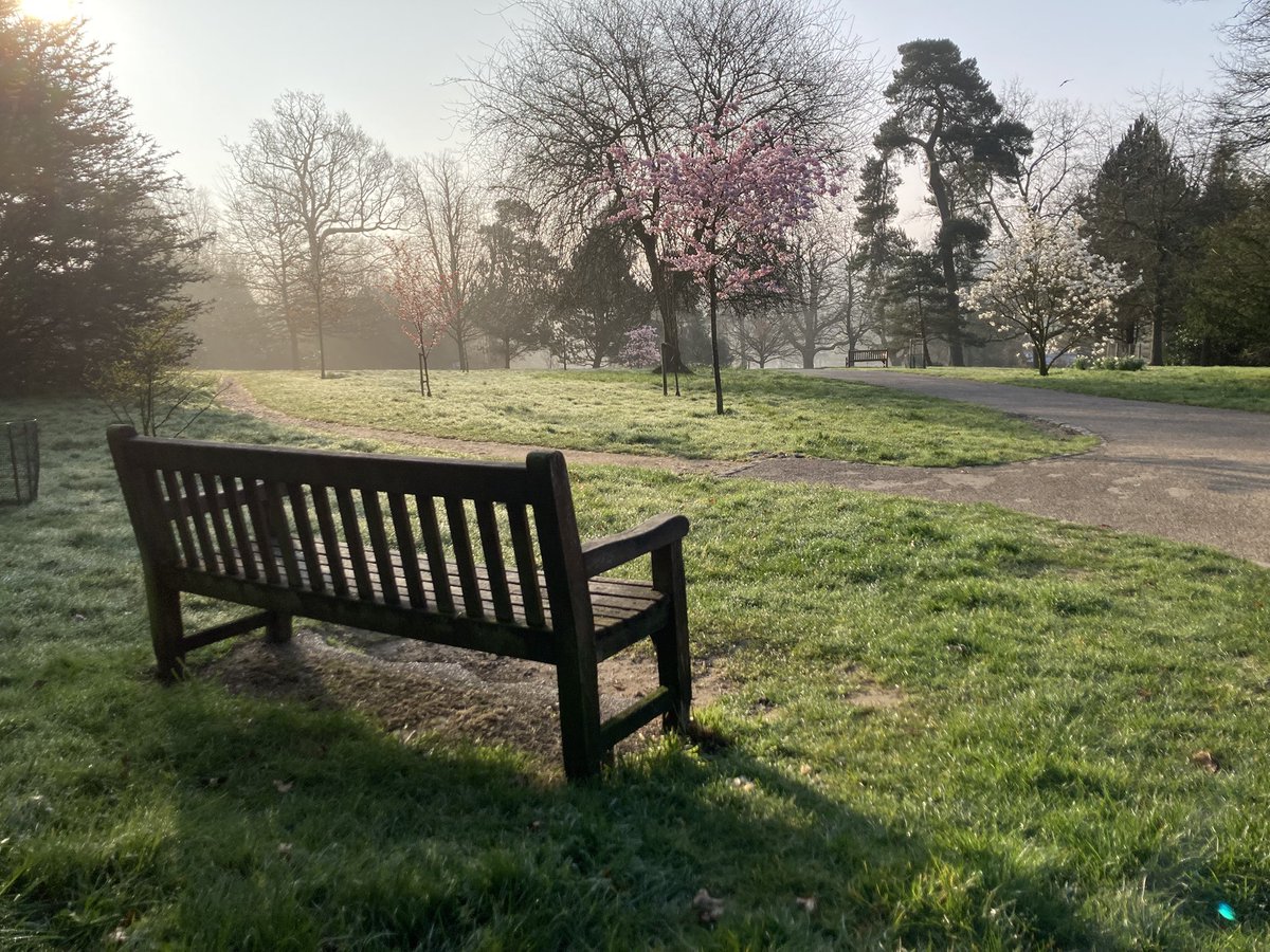 patmarsh's tweet image. Happy Sunday everyone!

It’s a little after 7.30am and I’ve just stopped in at Dunorlan Park to grab you a photo. 

It’s still chilly here in #TunbridgeWells, but once the mist has been burnt off by the sun, we should be in for another nice #Spring day. 

Have a good one!