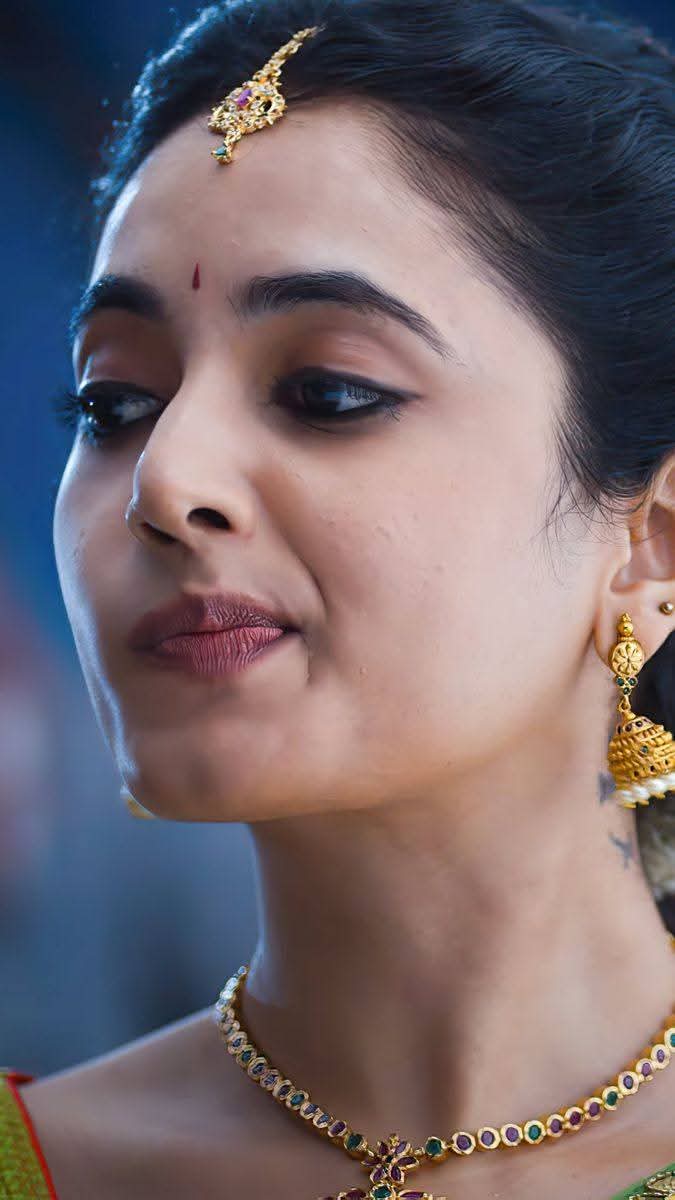Priyankasissy09's tweet photo. Me~Ahh dei kaiya vachutu Suma iru da yaruna pathura poranga

Frd~Nalla S*otha Molu Molu nu vachurukada pathale pesaiyanum pola iruku 

Me~Irukumla Mothala kaiya edu

Frd~mudiyathu Nyt  kundi virikiren nu solu edukuren

He~Viruchu tholaikiren edu https://t.co/SUQtt2qxRP